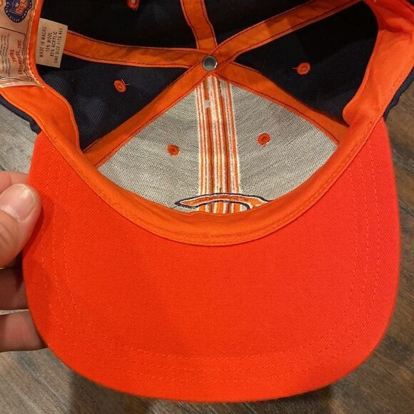 Vintage Chicago Bears hat with spell out and logo in front EUC - Picture 5 of 7